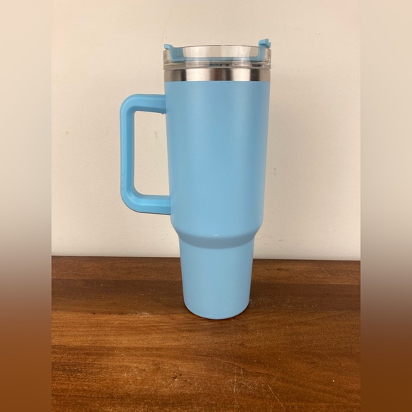 Stanley The Quencher H2.0 Flowstate Tumbler 40 oz - POOL Blue Silver Pre Owned - Picture 3 of 6